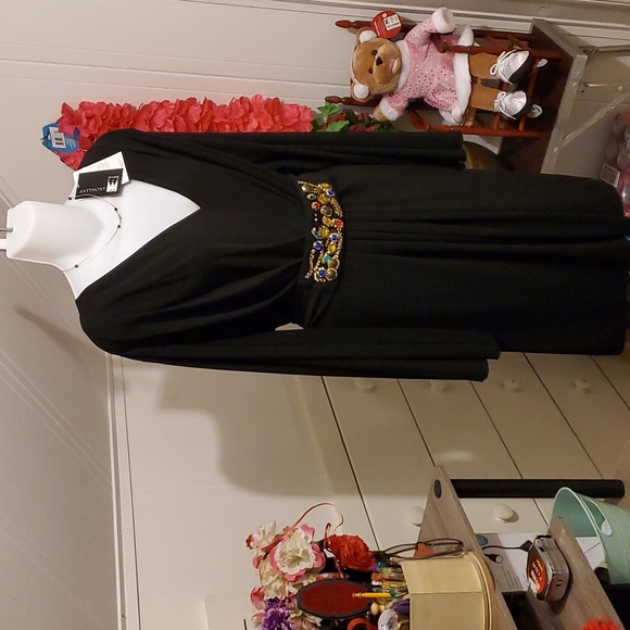 Black Deep VNeck Dress ANTHONY ORIGINAL 2X - Picture 1 of 4